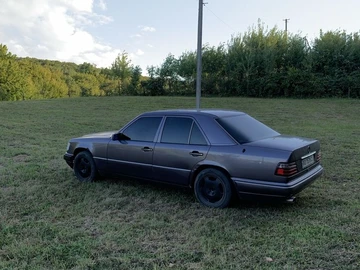 Авто Mercedes W124 1995 № 8012263