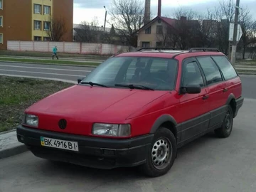 Авто Volkswagen Passat Variant 1990 № 8012294