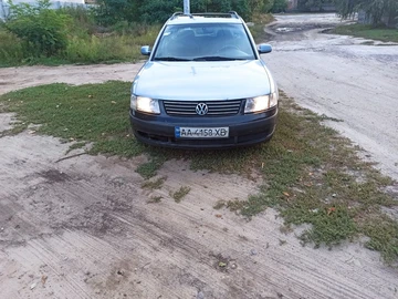 Авто Volkswagen Passat Variant 2000 № 8012340