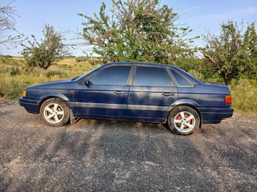 Авто Volkswagen Passat Sedan 1993 № 8013381