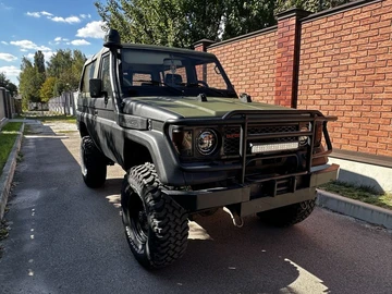Авто Toyota Land Cruiser 70 1989 № 8013608