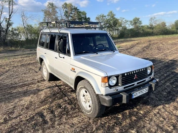 Авто Mitsubishi Pajero 1988 № 8015022
