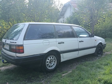 Авто Volkswagen Passat Variant 1989 № 8016132