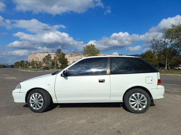 Авто Suzuki Swift 1997 № 8021467