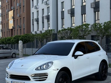 Авто Porsche Cayenne 2013 № 8021769