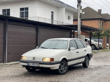 Авто Volkswagen Passat Sedan 1990 № 8022232