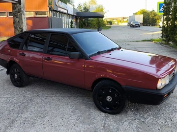 Авто Volkswagen Passat Hatchback 1986 № 8023380