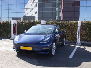 Авто Tesla Model 3 2019 № 8024814