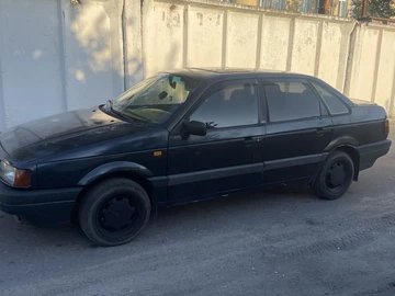 Авто Volkswagen Passat Variant 1992 № 8025622