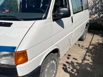 Авто Volkswagen Transporter 2000 № 8026232