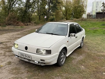 Авто Volkswagen Passat Sedan 1993 № 8029623