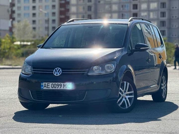 Авто Volkswagen Touran 2011 № 8030255