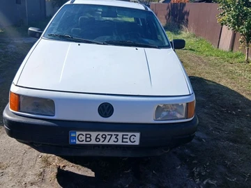 Авто Volkswagen Passat Variant 1990 № 8030953