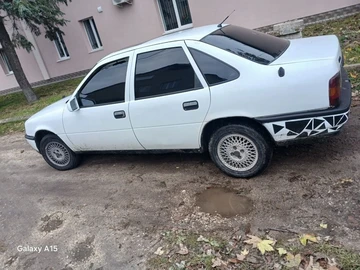 Авто Opel Vectra 1990 № 8031512