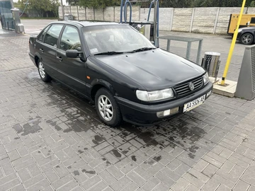 Авто Volkswagen Passat Sedan 1994 № 8031902