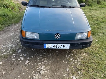 Авто Volkswagen Passat Sedan 1989 № 8034022