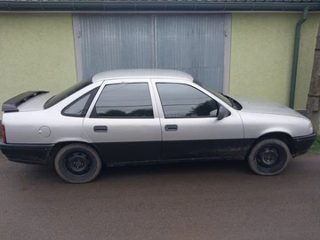 Авто Opel Vectra 1990 № 8034386