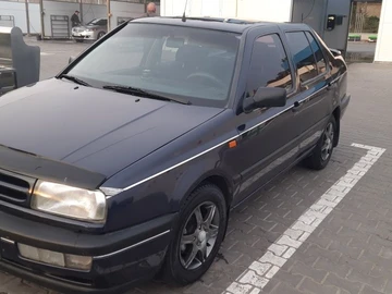 Авто Volkswagen Vento 1993 № 8034407