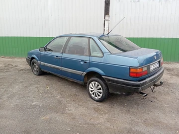 Авто Volkswagen Passat Sedan 1991 № 8034804