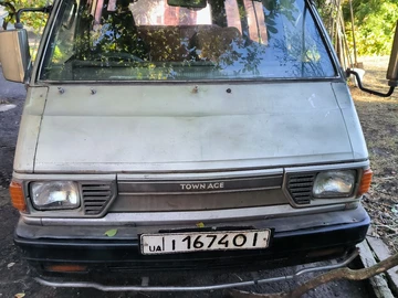 Авто Toyota Avensis Verso 1983 № 8034920