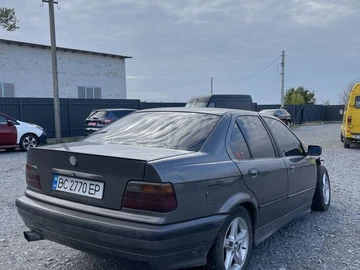 Авто BMW 3 Серия 1993 № 8036373