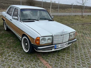 Авто Mercedes 200 1978 № 8039984