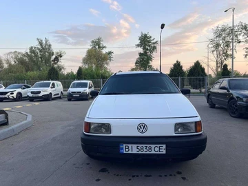 Авто Volkswagen Passat Variant 1992 № 8040851