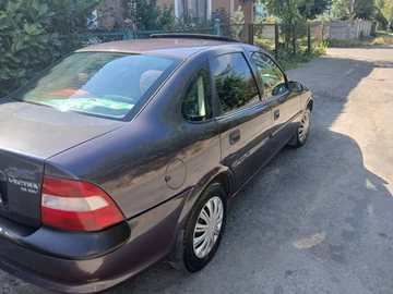 Авто Opel Vectra 1987 № 8040888