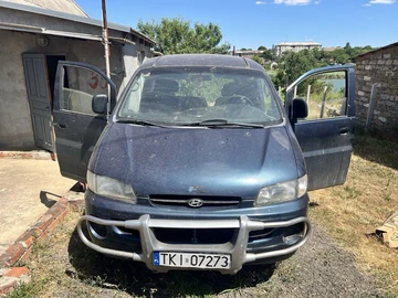 Авто Hyundai H200 1998 № 8042504