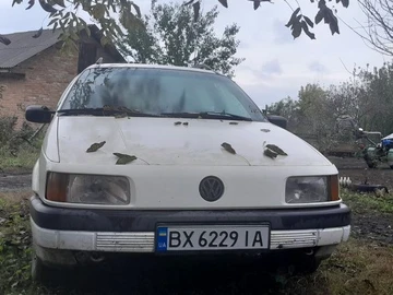 Авто Volkswagen Passat Sedan 1989 № 8043915