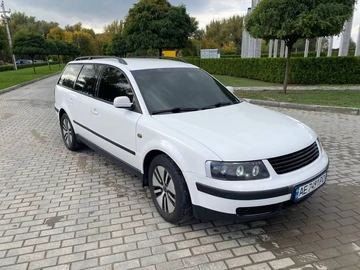 Авто Volkswagen Passat Sedan 2000 № 8045176