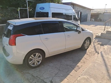 Авто Peugeot 5008 2011 № 8045573