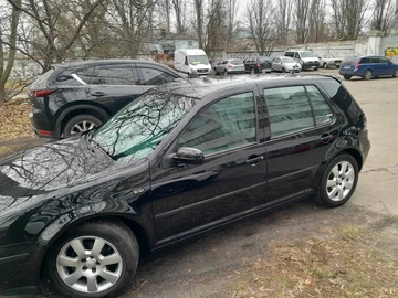 Авто Volkswagen Golf 2000 № 8045715