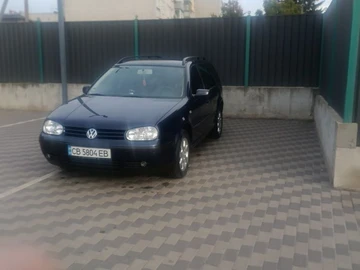 Авто Volkswagen Golf 2000 № 8048007