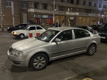 Авто Skoda Superb 2002 № 8048008