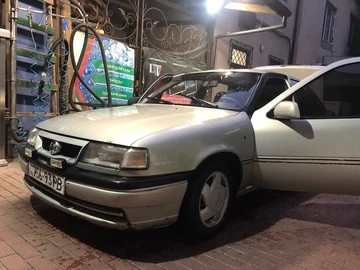 Авто Opel Vectra 1995 № 8049003