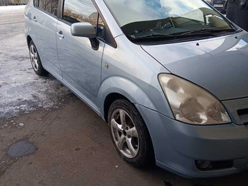 Авто Toyota Corolla Verso 2004 № 8049395