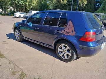 Авто Volkswagen Golf 2000 № 8050817