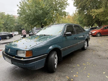 Авто Volkswagen Passat Sedan 1989 № 8051726