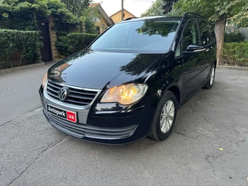 Авто Volkswagen Touran 2009 № 8052509