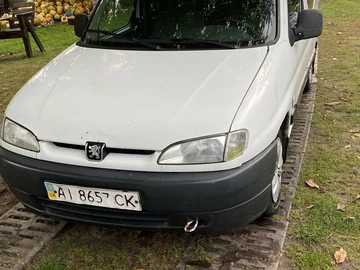 Авто Peugeot Partner 2000 № 8052510