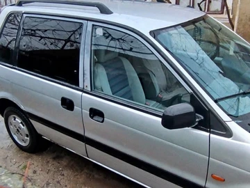 Авто Mitsubishi Space Runner 1992 № 8054339