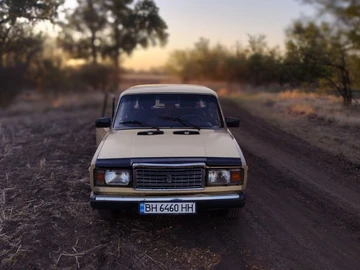 Авто ВАЗ 2107 1989 № 8054704
