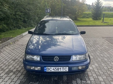 Авто Volkswagen Passat Variant 1994 № 8055947