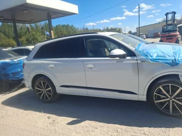Авто Audi Q7 2021 № 8056599
