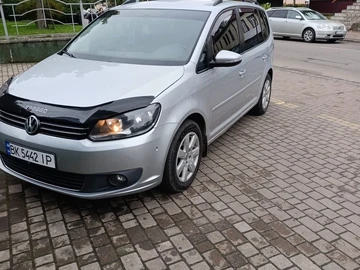 Авто Volkswagen Touran 2013 № 8059431