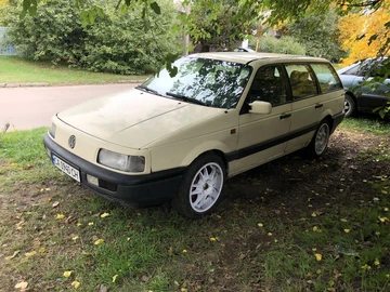 Авто Volkswagen Passat Variant 1990 № 8061520