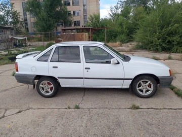 Авто Opel Kadett 1988 № 8063234