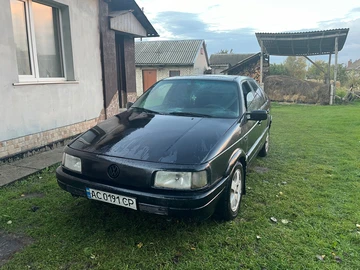 Авто Volkswagen Passat Sedan 1989 № 8063936