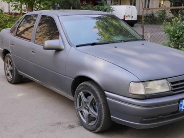 Авто Opel Vectra 1989 № 8064460